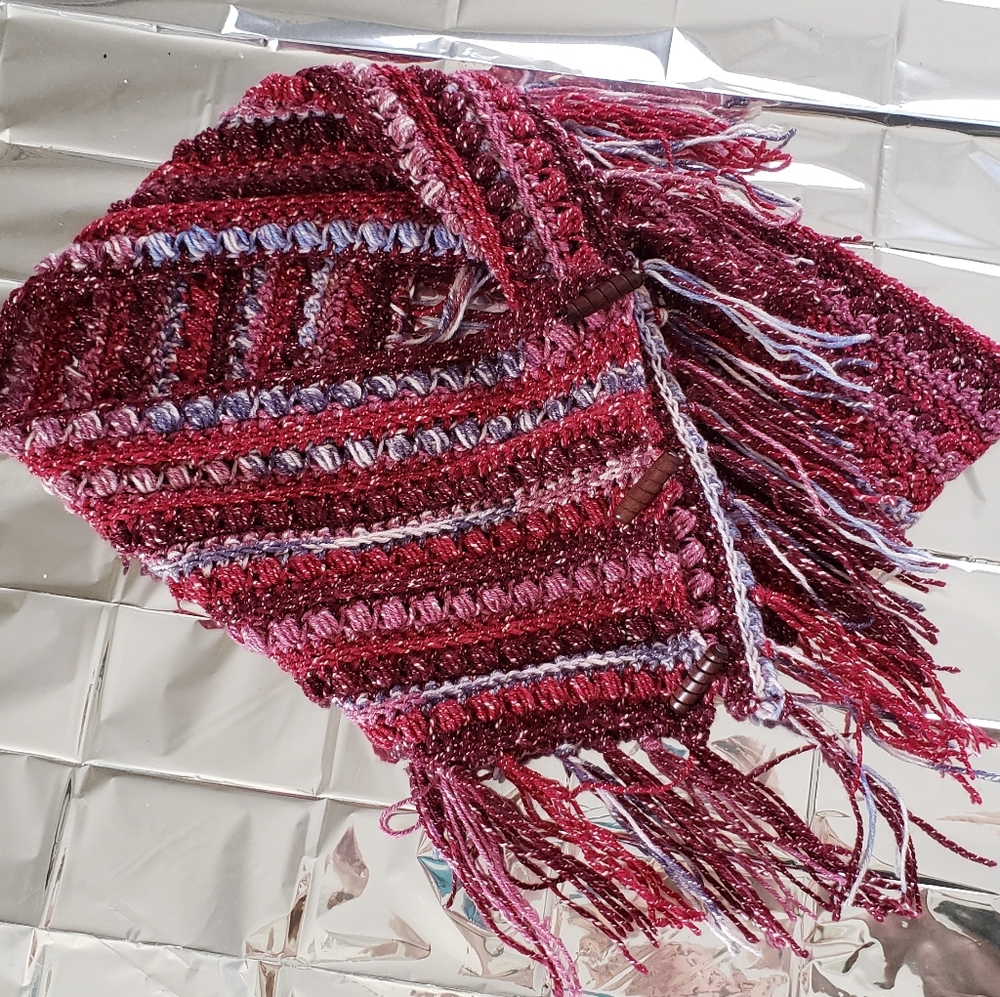 Pink Knitted Scarf With Fringe and Clasps